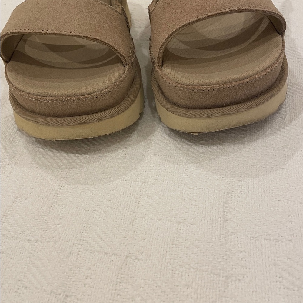 Ugg Goldenstar platform sandals in sand color size 8 - Picture 8 of 14